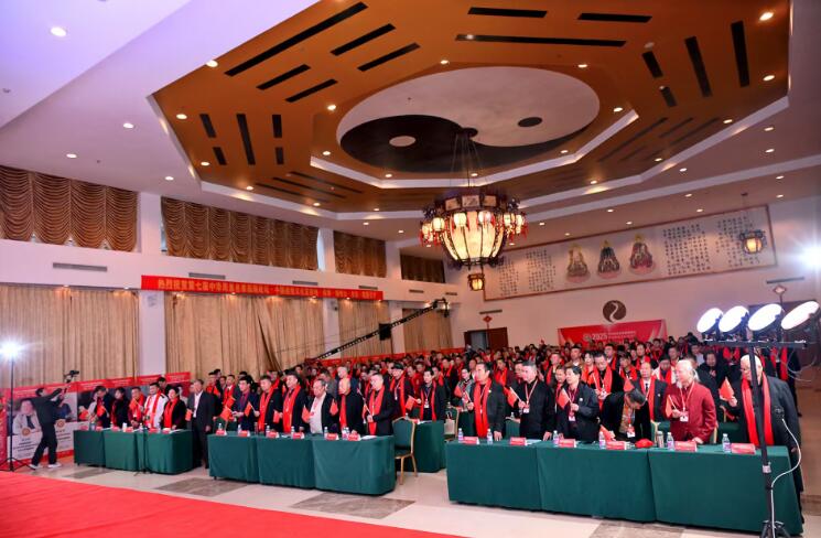 易海浪人院长率队参加四川成都鹤鸣山2025年会 易海浪人院长率队参加四川成都鹤鸣山2025年会